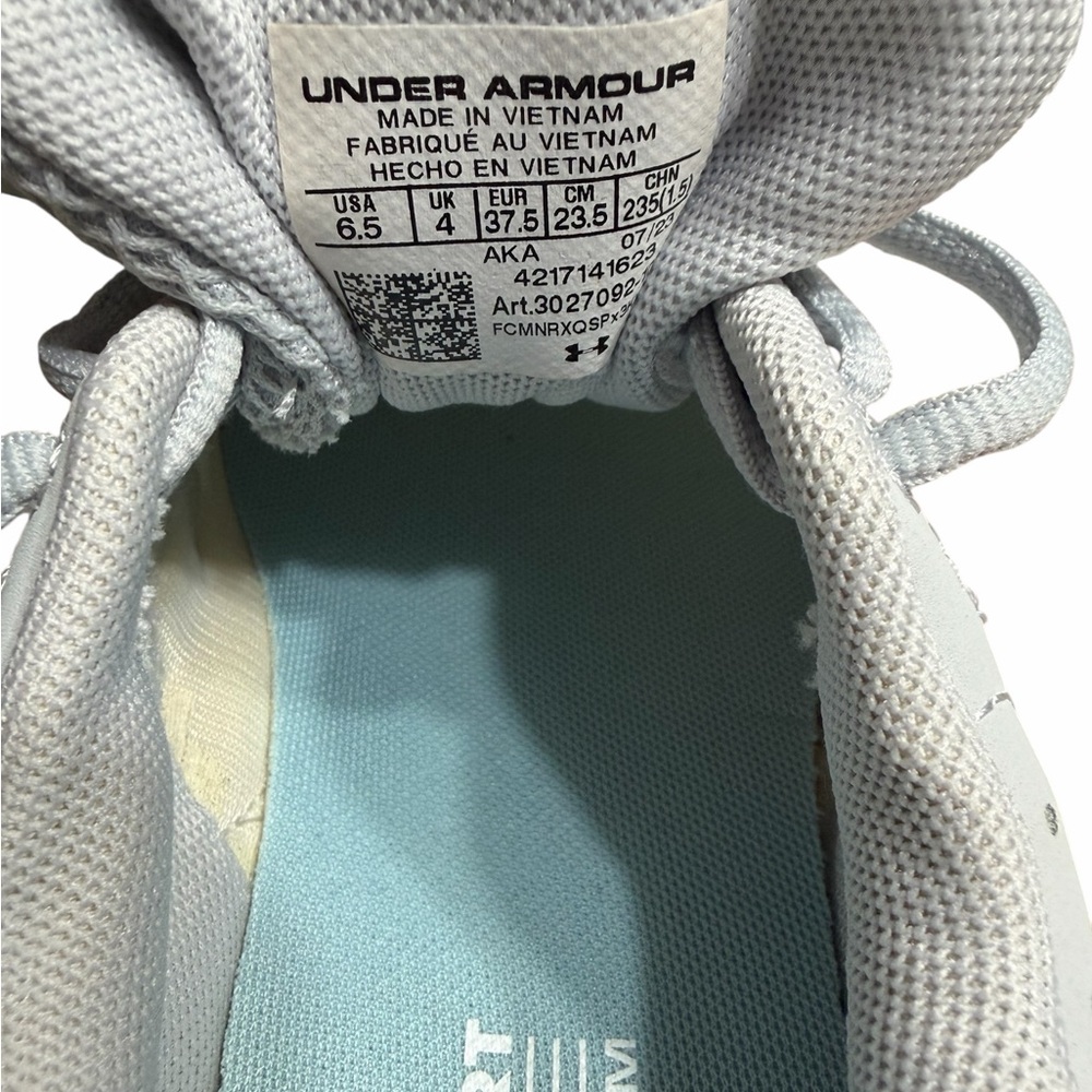 Under Armour Girl’s Light Gray Sneakers with Blue Logo and Speckled Sole - Picture 9 of 9